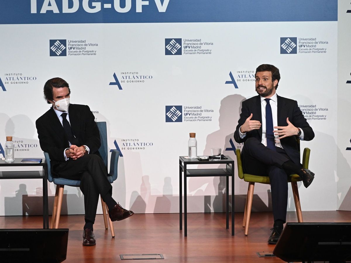 Foto: El expresidente del Gobierno José María Aznar (i) y el presidente del PP, Pablo Casado. (EFE)