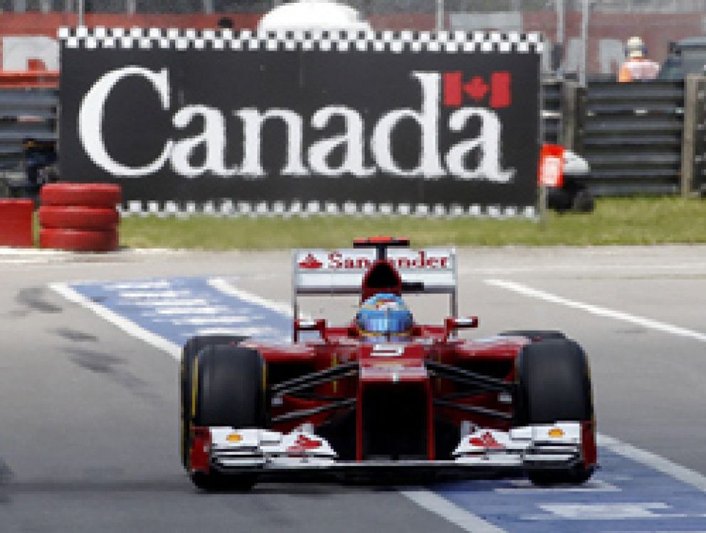 Foto: Alonso 'tira' la calculadora tras intentar "ganar la carrera, no ser segundo"