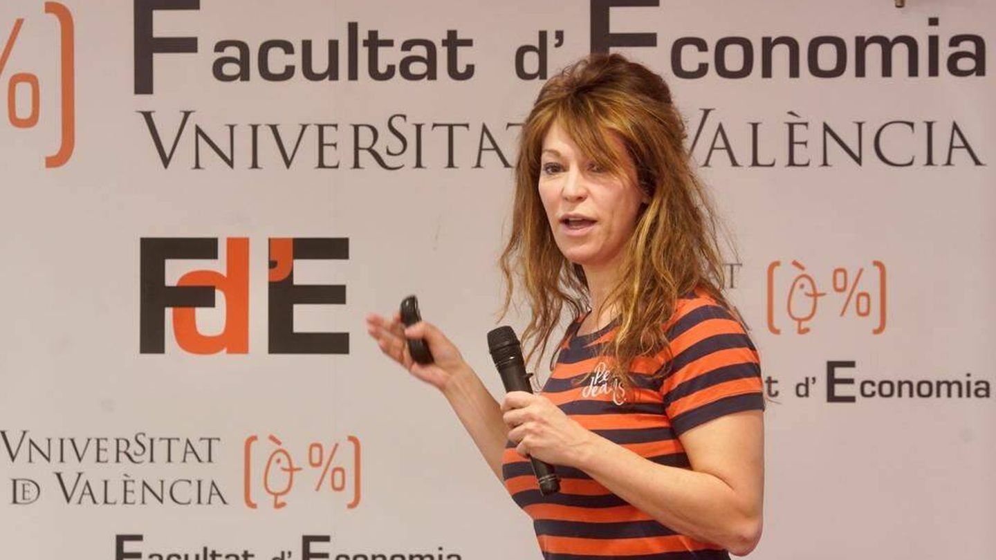 Marta Reynal-Querol, en una conferencia en Valencia. (Vicent Bosch)