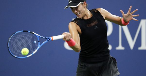 Foto: La tenista española Garbiñe Muguruza en acción ante la checa Karolina Muchova. (EFE)