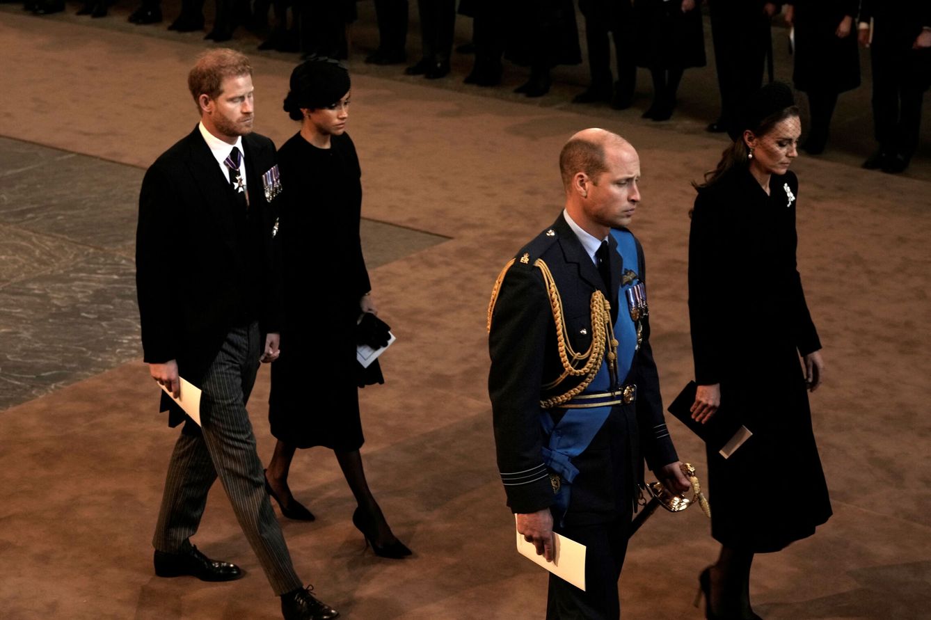 Las dos parejas reales en el funeral de Isabel II. (Reuters)