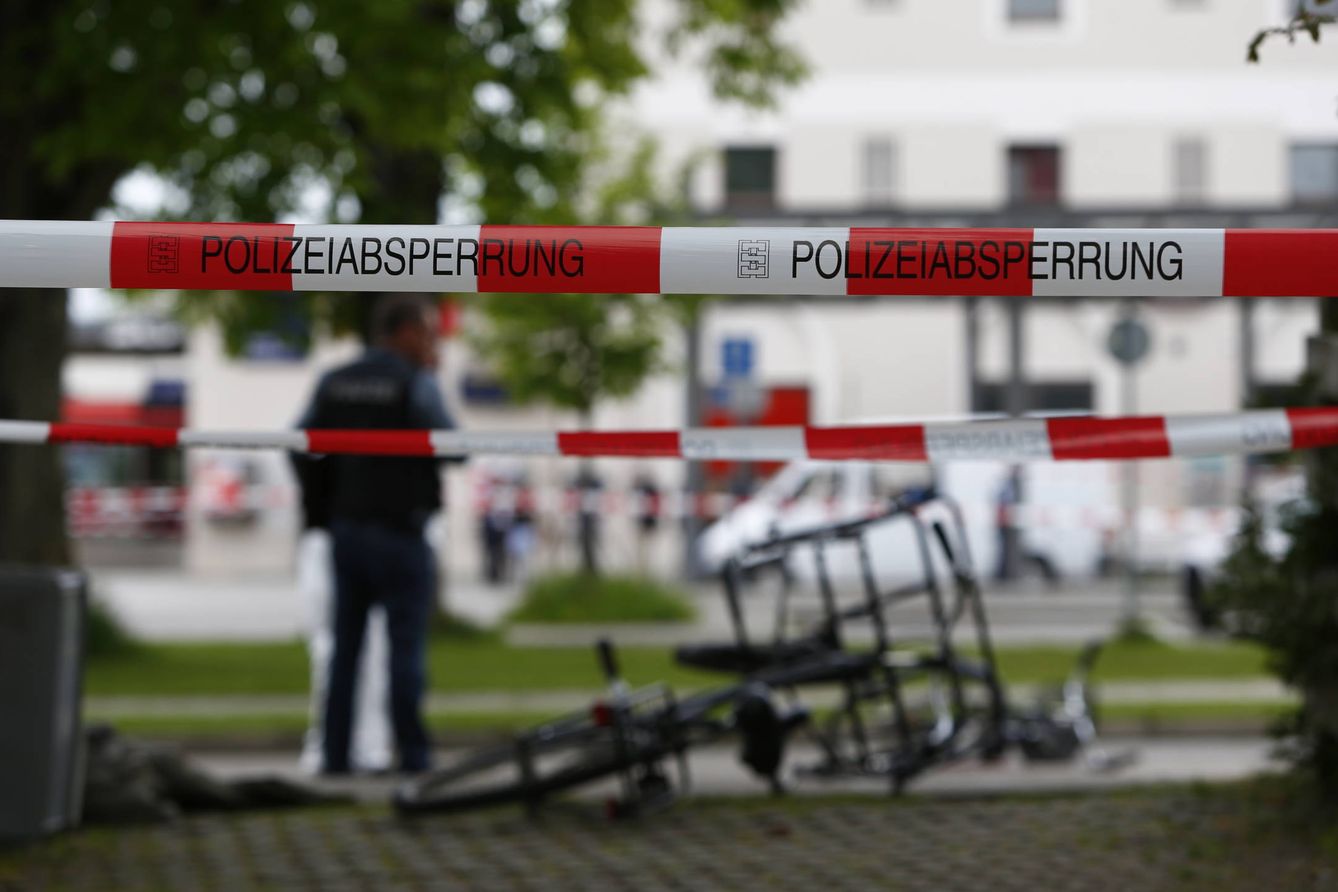 Un cordón policial en la escena de un crimen en Grafing, Alemania. (Reuters)