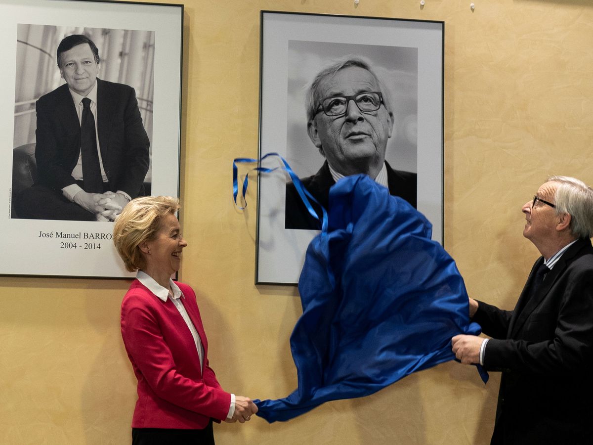Foto: Juncker junto a Von der Leyen en la despedida oficial del luxemburgués. (Reuters)