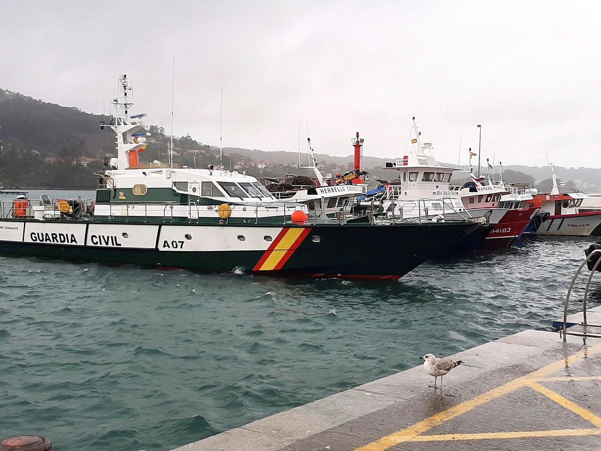 Foto: Vista general del puerto del Aldán, en el municipio pontevedrés de Cangas de Morrazo, en cuyo litoral la Guardia Civil ha interceptado un submarino cargado con unos 3.000 kilos de cocaína. (EFE)