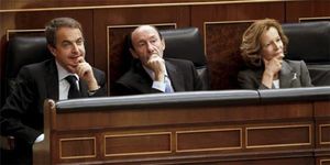 Los 110 km/h, la ‘ley Sinde’, el tabaco… el PSOE tropieza con medidas impopulares