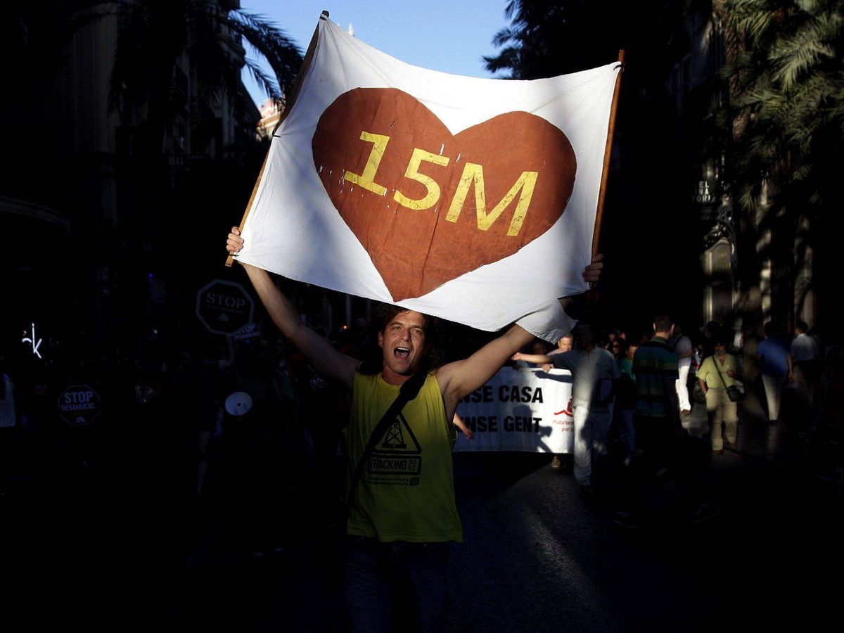 Foto: Una pancarta del 15-M en una manifestación en Valencia. (EFE)