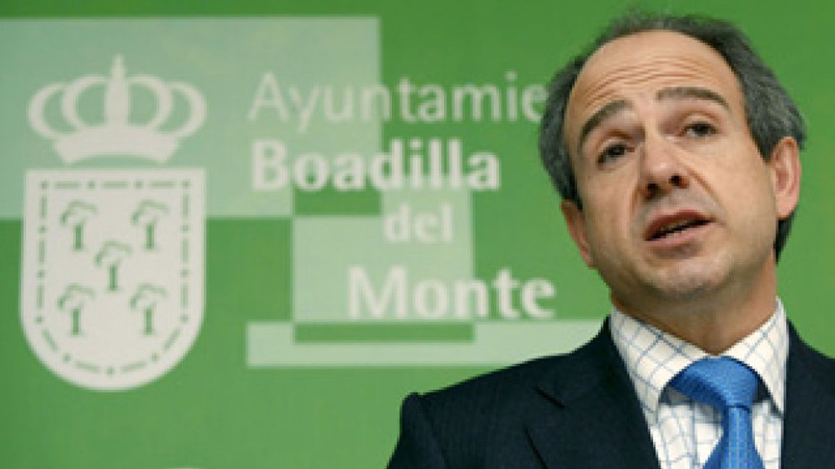 Granados anuncia la dimisión del alcalde de Boadilla y de su 'número dos'