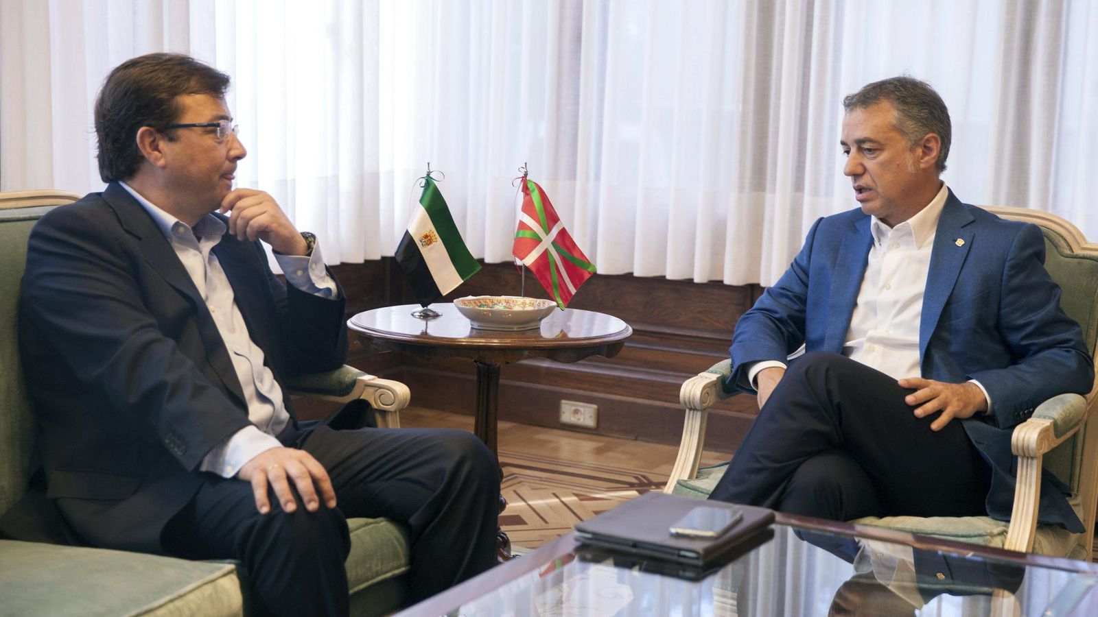 Foto: El lehendakari, Iñigo Urkullu (d), y el presidente de Extremadura, Guillermo Fernández Vara. (EFE)