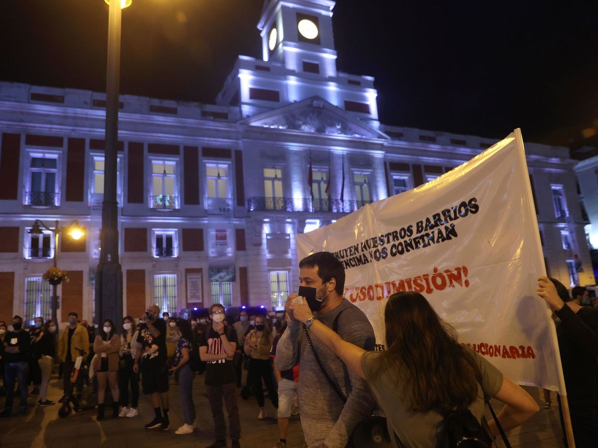 Foto: Protesta frente al Gobierno regional de Madrid. (EFE)