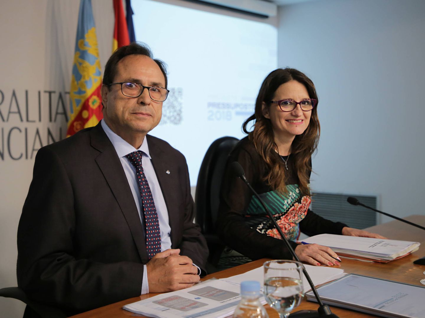 Vicent Soler y Mónica Oltra, en la rueda de prensa de presentación de presupuestos. (GVA)