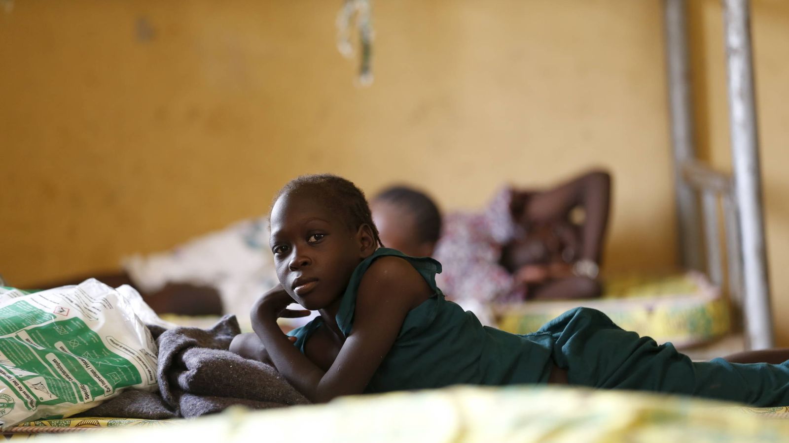 Foto: Una niña que escapó de Boko Haram descansa en un campamento para desplazados en Malhoki, Nigeria (Reuters).