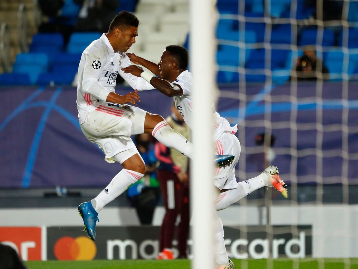 Foto: Casemiro y Vinicius celebran un gol en Champions. (Reuters)
