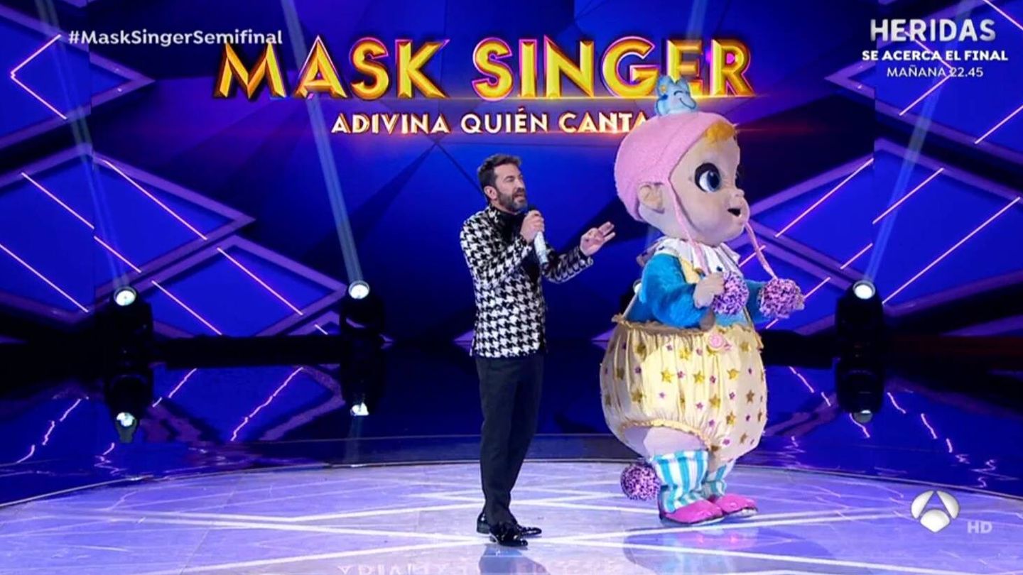 Arturo Valls y la máscara de Bebé en 'Mask Singer'. (Atresmedia)