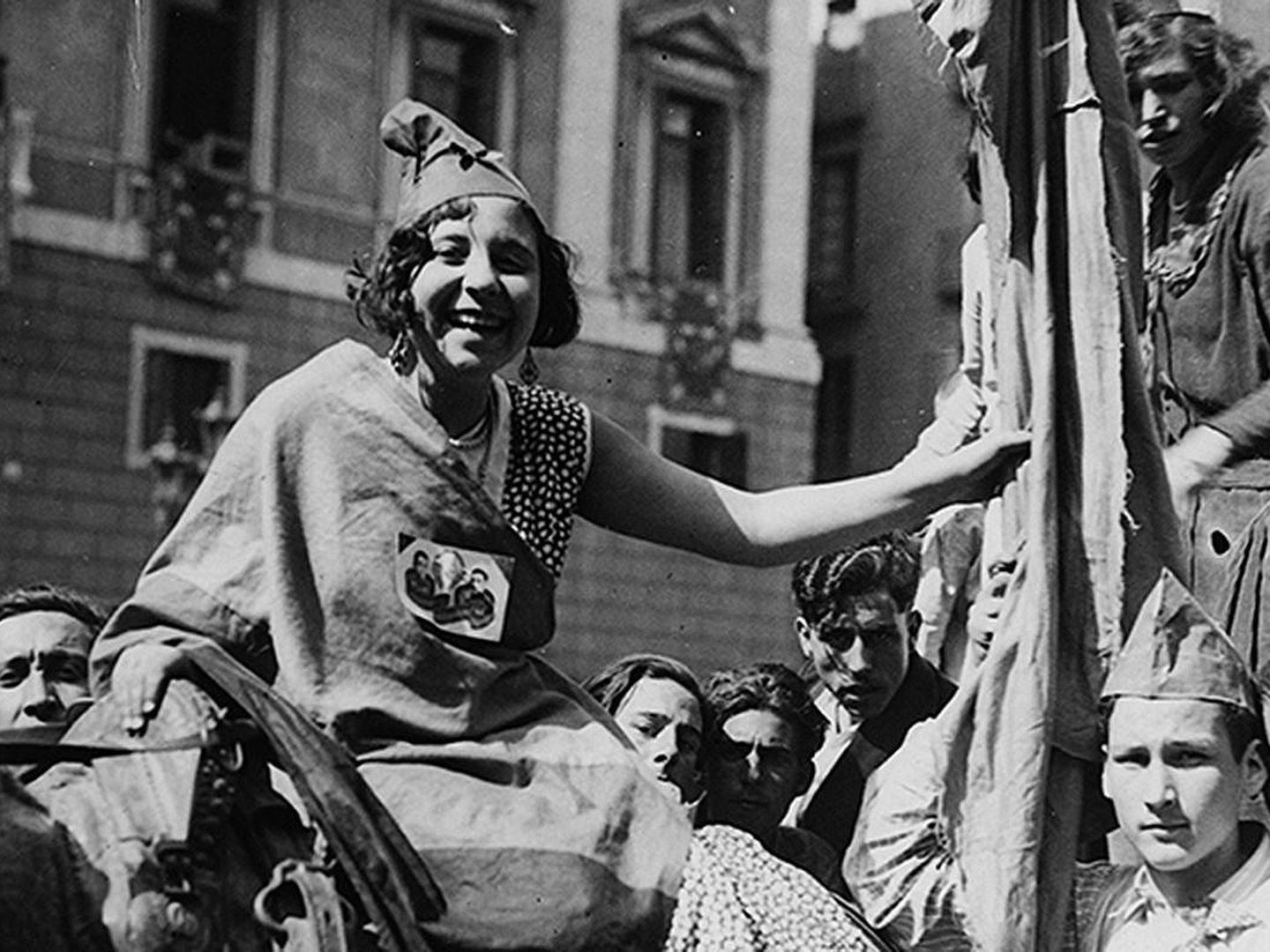 Celebración de la II República en la Barceloneta el 14 de abril de 1931.