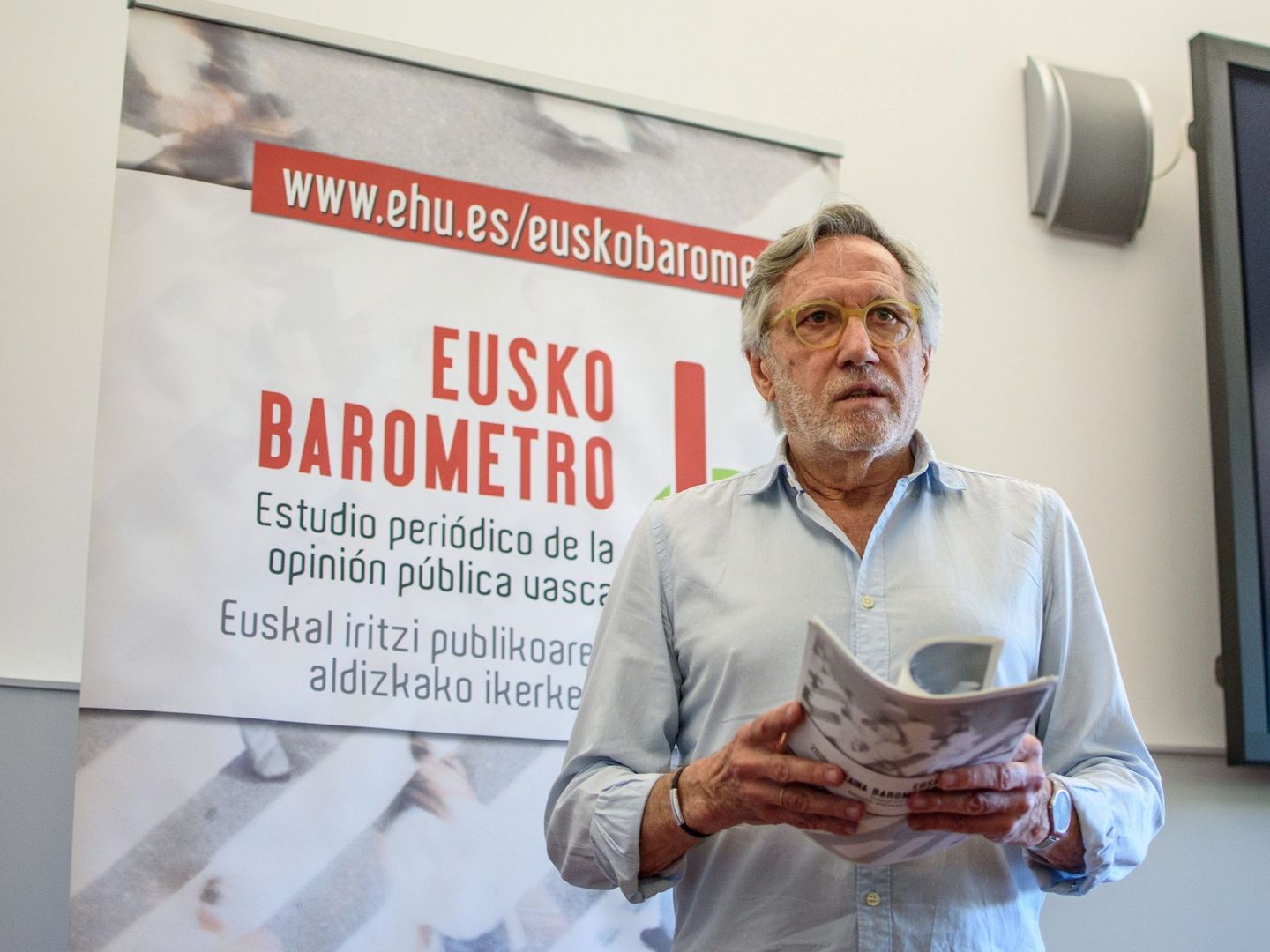 Francisco Llera, el pasado año, durante la presentación de uno de los informes del Euskobarómetro. (EFE) 