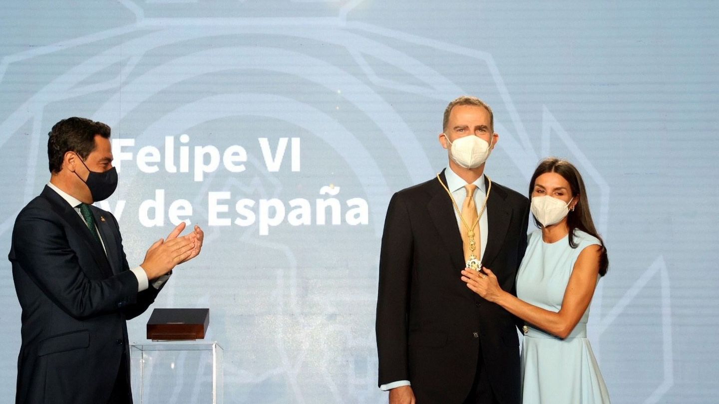 Los reyes Felipe y Letizia, durante la entrega de la Medalla de Honor de Andalucía. (EFE)