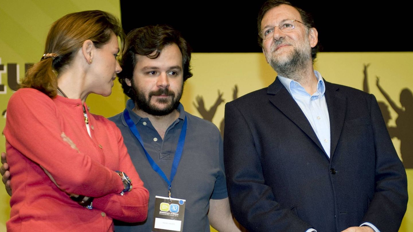 Cospedal, Uriarte y Rajoy, en un acto de NNGG. (EFE)