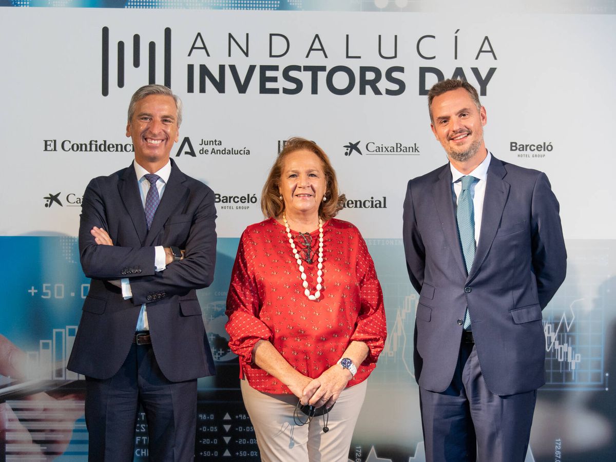 Foto: Germán del Real, CEO adjunto en Ayesa; Concha Yoldi, presidenta de Persán; y Álvaro de la Haza, vicepresidente ejecutivo de Grupo Cosentino.