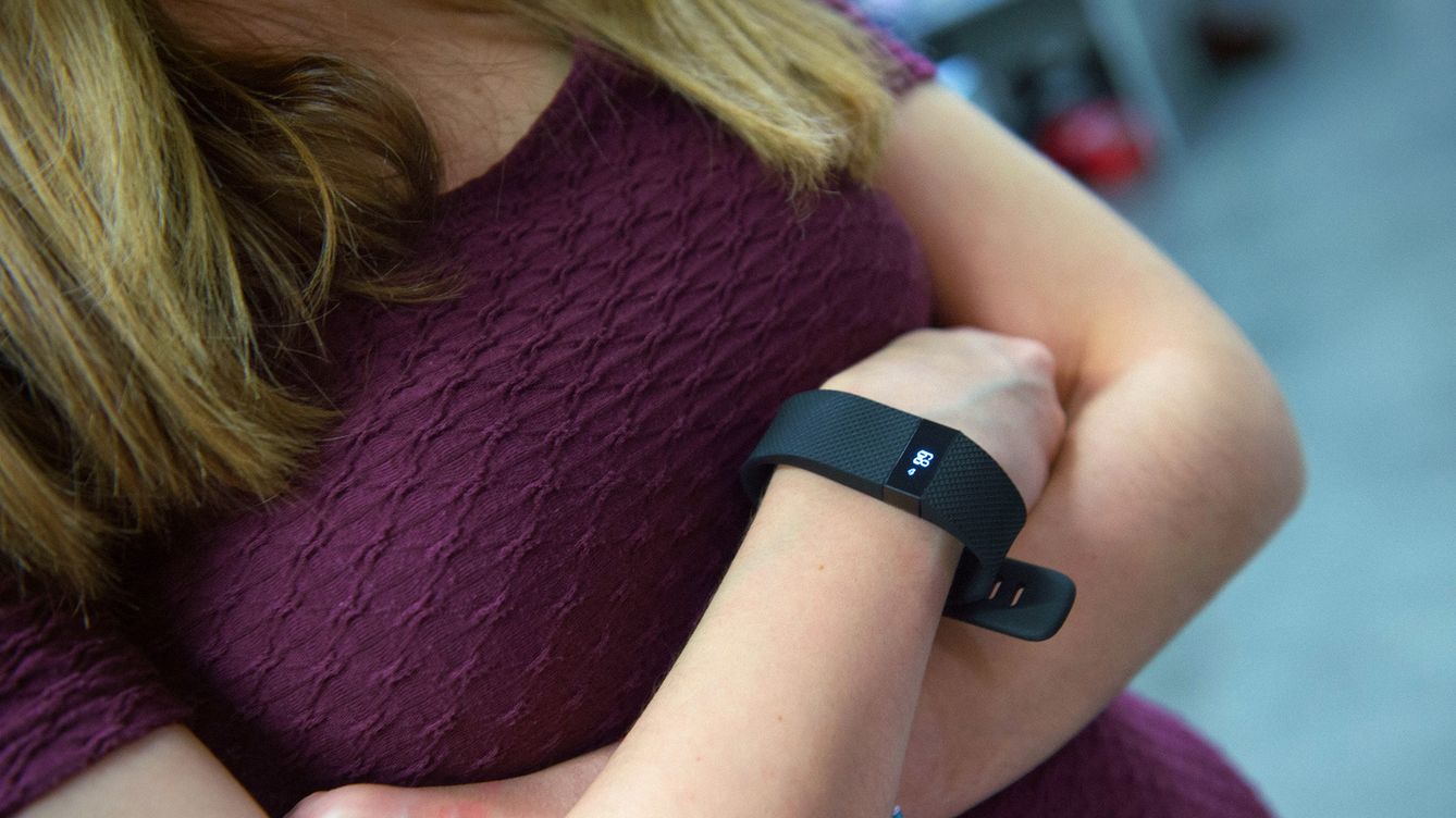 Fitbit perfila el futuro del 'wearable' útil con su Charge HR