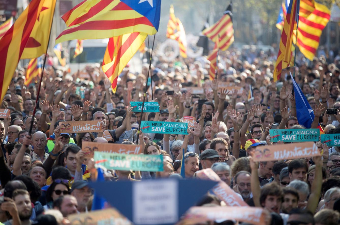 Miles de personas se han manifestado durante semanas en Barcelona por la independencia. (EFE)