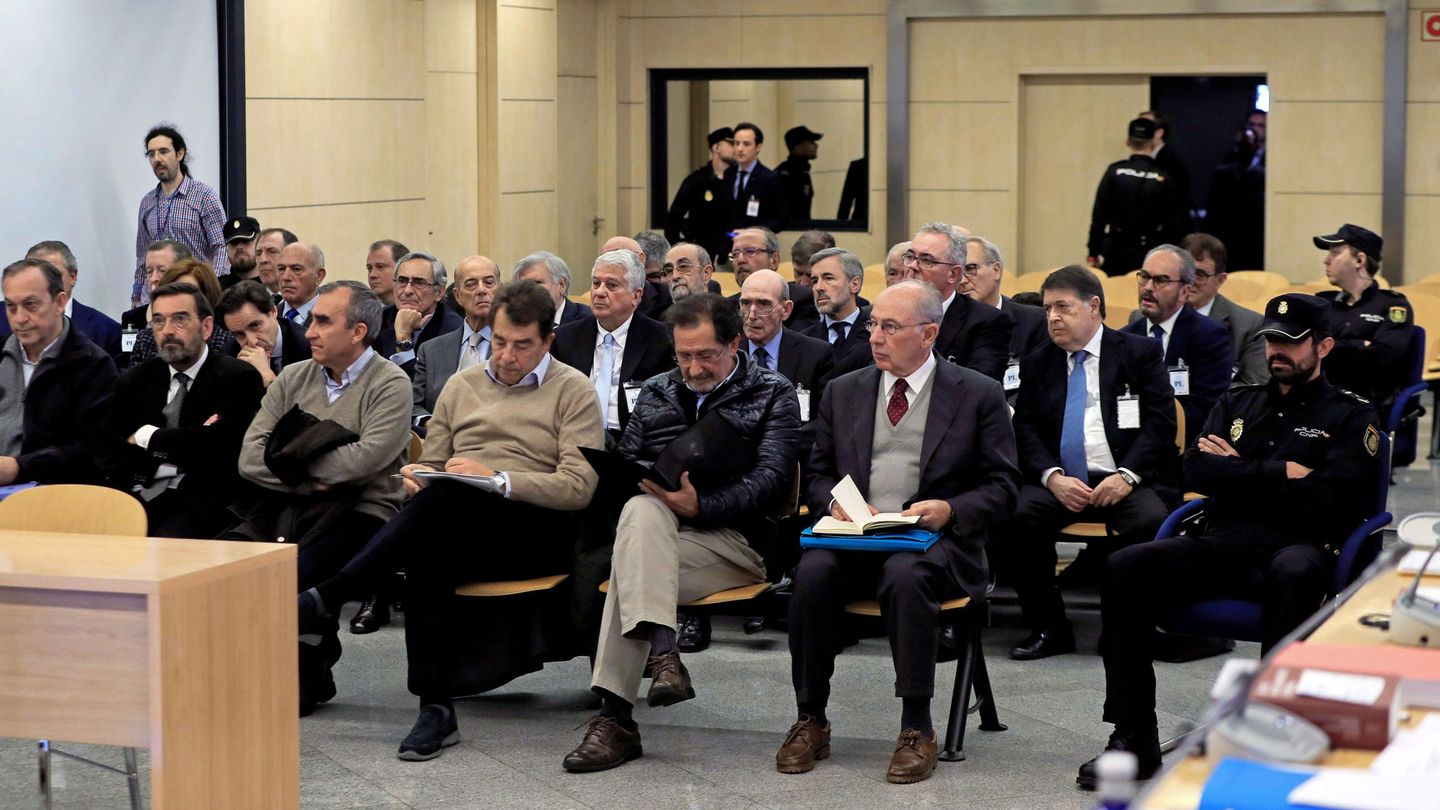 Rodrigo Rato y su equipo, en el juicio que se sigue en la Audiencia Nacional por el caso Bankia. (Reuters)