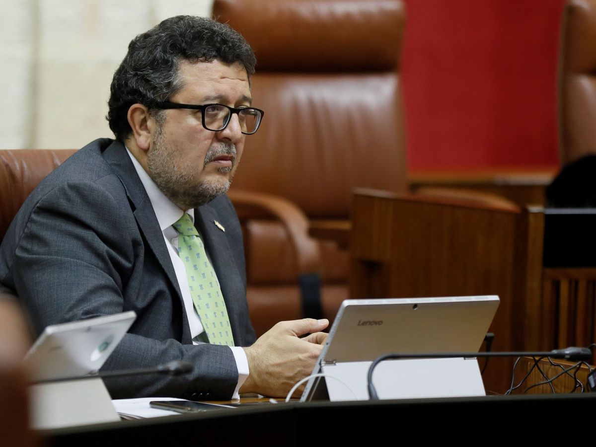 Foto: Francisco Serrano, en el Parlamento andaluz. (EFE)