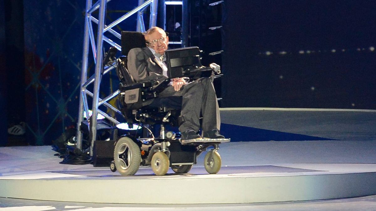 "Mirad a las estrellas, no a los pies" o cómo Hawking hace correr a quien no tiene piernas