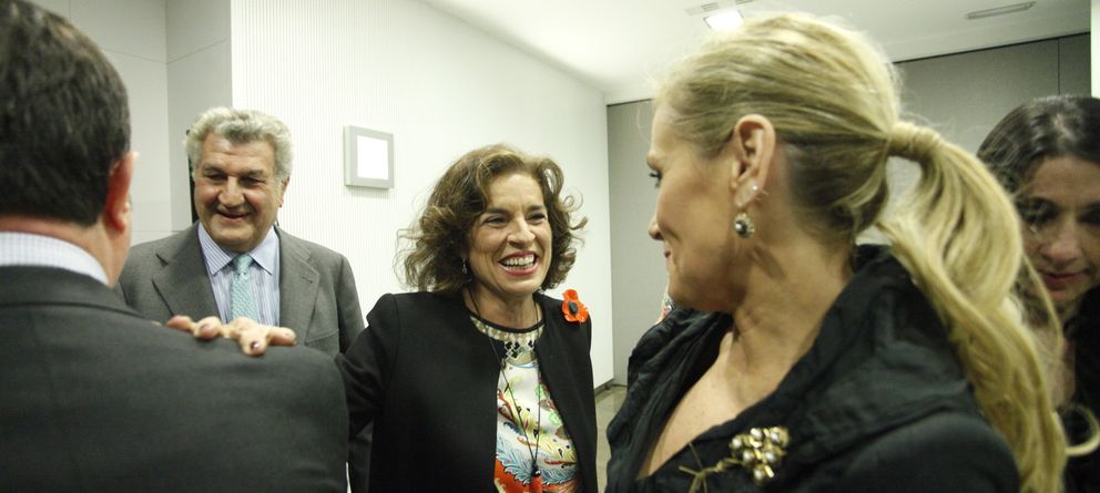 En el centro, la alcaldesa de Madrid, Ana Botella. (Efe)