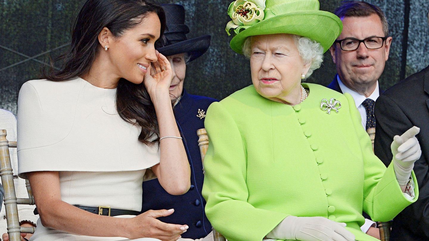 La duquesa de Sussex, con la reina. (Reuters)