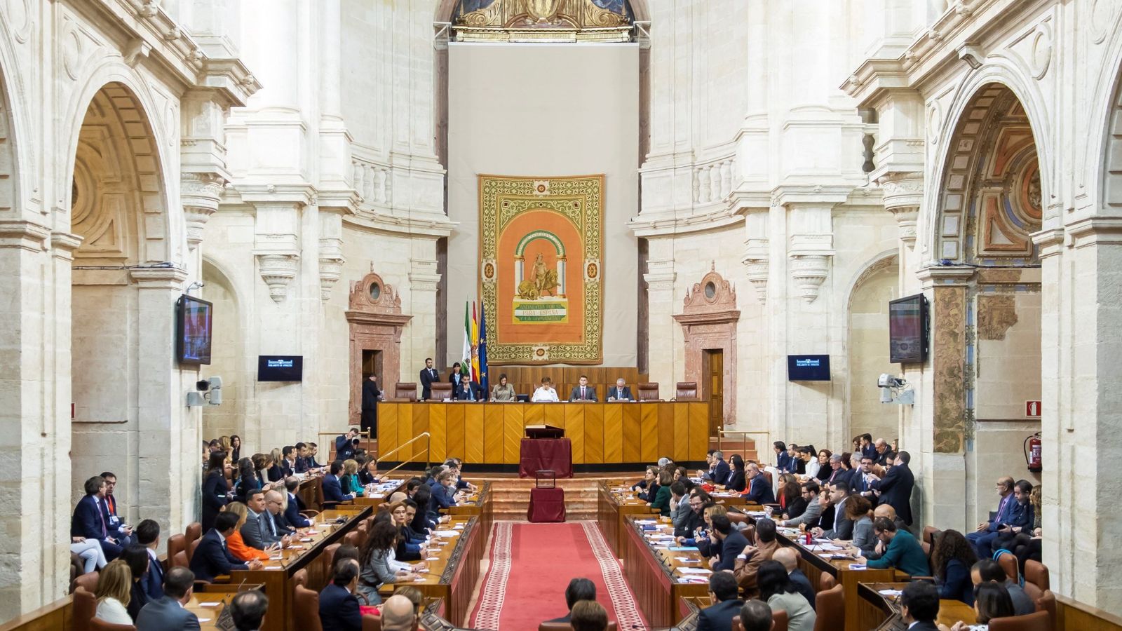 Foto: Vista general de la sala de plenos del Parlamento de Andalucía en Sevilla. (EFE)
