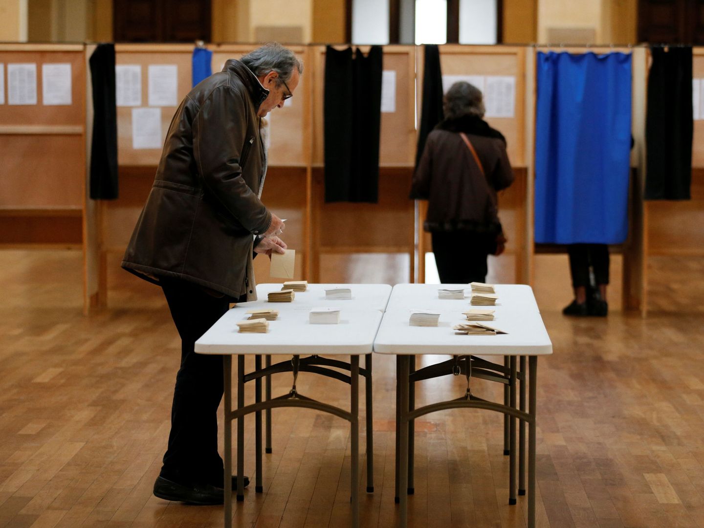 Votantes durante las últimas elecciones locales francesas. (EFE)