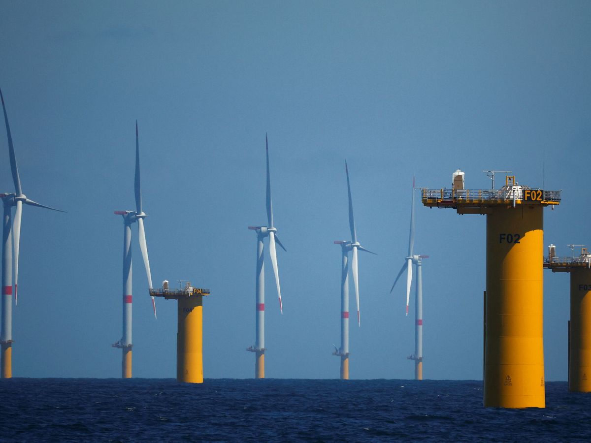 Foto: Parque eólico marino frente a las costas del oeste de Francia. (Reuters/S.Mahe)