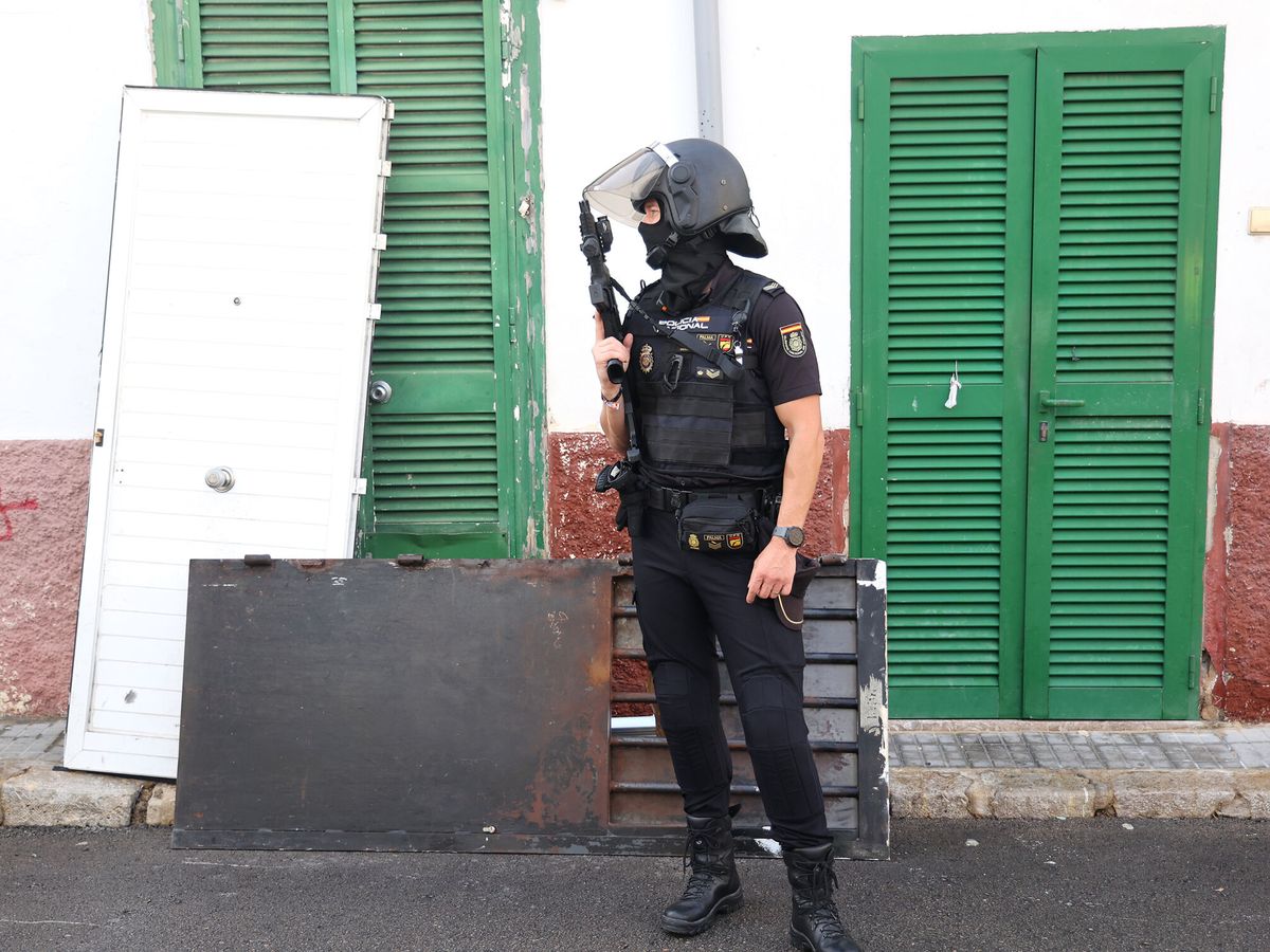 Foto: Un agente de la Policía Nacional en una foto de archivo. (Europa Press/Isaac Buj)