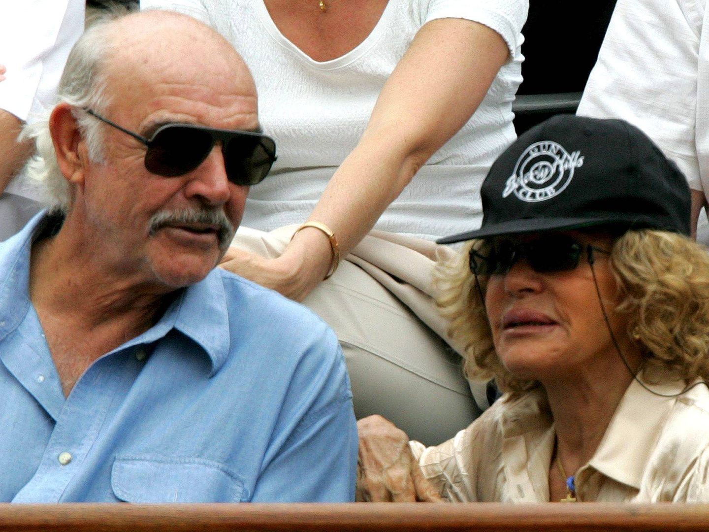 Sean Connery y su esposa, Micheline, en el año 2010. (EFE)