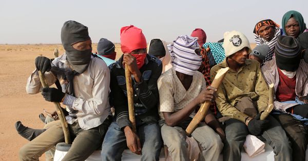 Foto: Migrantes cruzando el Sahara en Agadez. (Reuters)