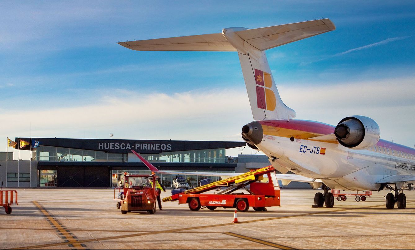 Imagen de una de las pistas del aeropuerto de Huesca. (EFE)