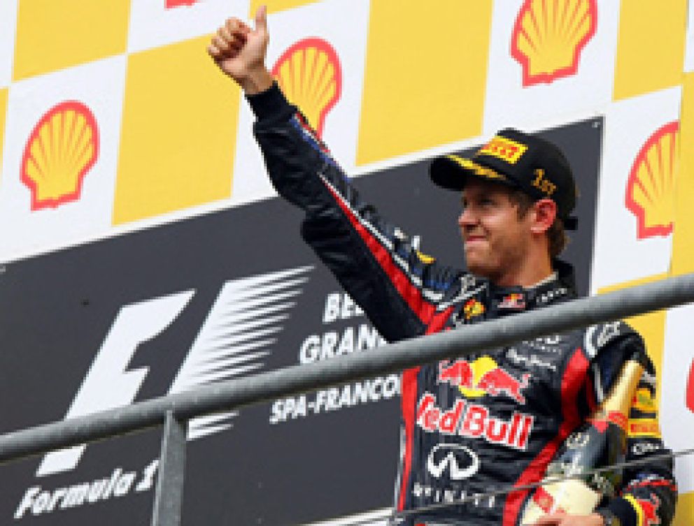 Foto: Vettel gana en Spa mientras Alonso, cuarto, discrepa con su ingeniero por la estrategia
