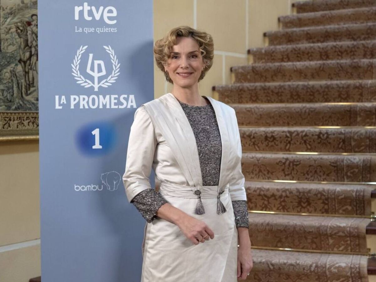 Foto: La actriz Eva Martín interpreta a Cruz, marquesa de Luján, en la serie 'La Promesa'. (RTVE)