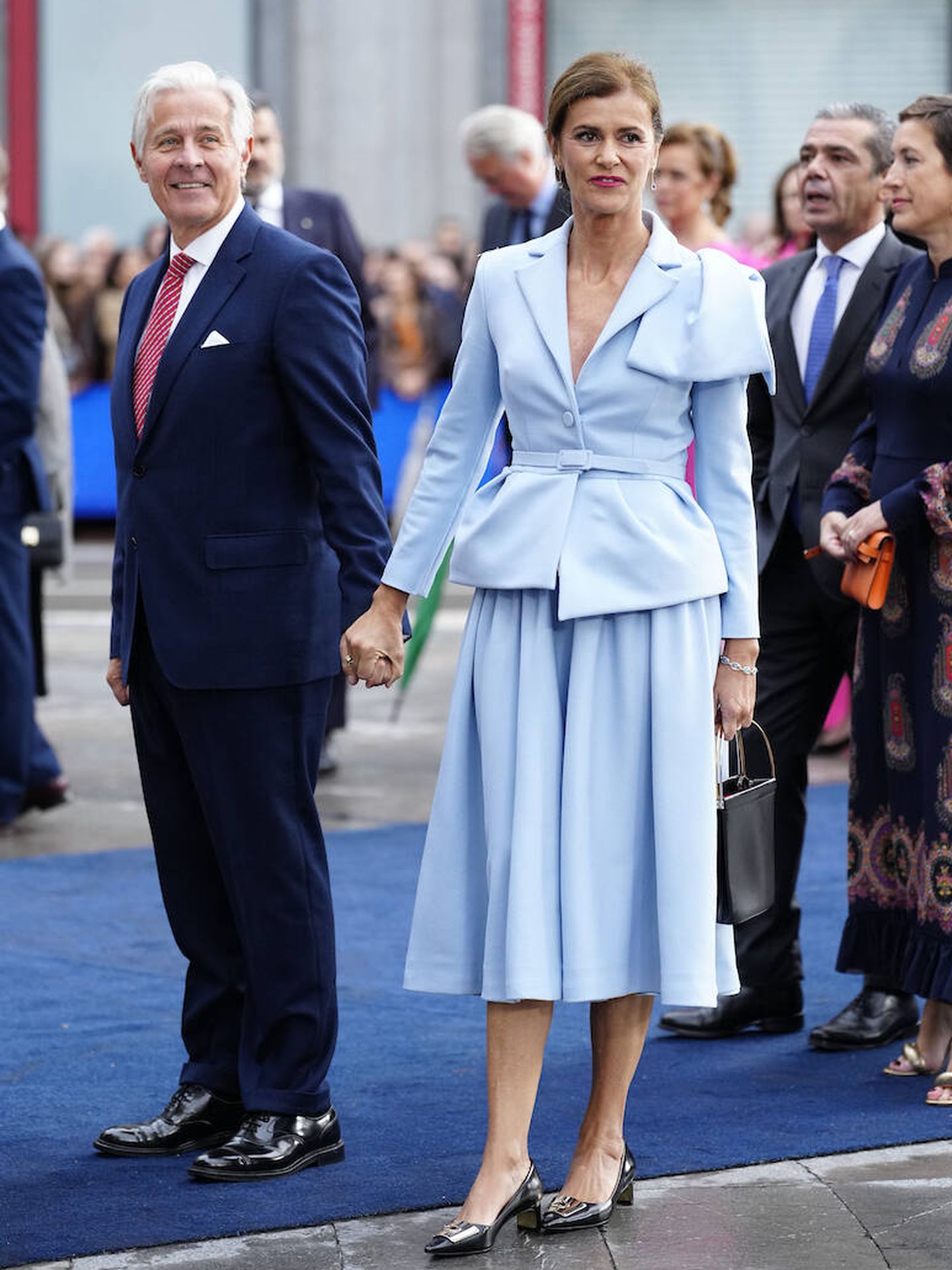 Nuria March con su marido, George Donald Johnston III, en la alfombra azul. (Limited Pictures)