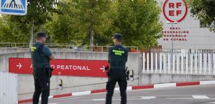 Post de La Guardia Civil registra la Federación Española de Fútbol por el caso Negreira