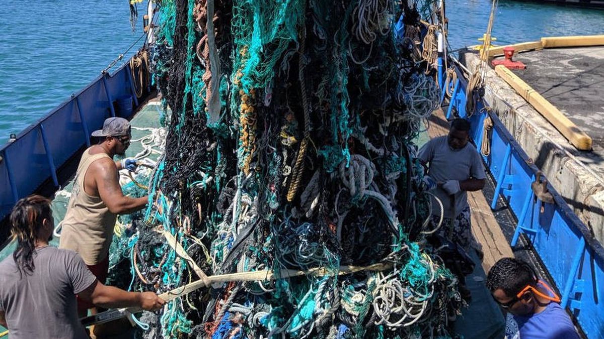 Retiran 40 toneladas de basura del océano y apenas se nota el efecto