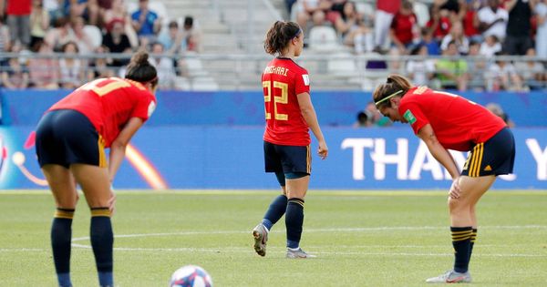 Foto: Las jugadoras de la selección española tras la derrota con EEUU. (EFE)