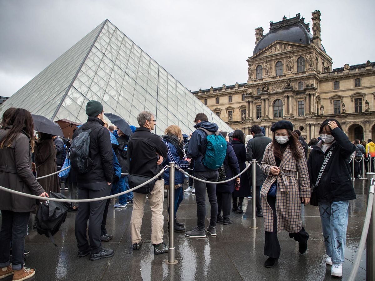 Foto: El Museo del Louvre cerró sus puertas el domingo; este lunes tampoco abrirá (EFE)