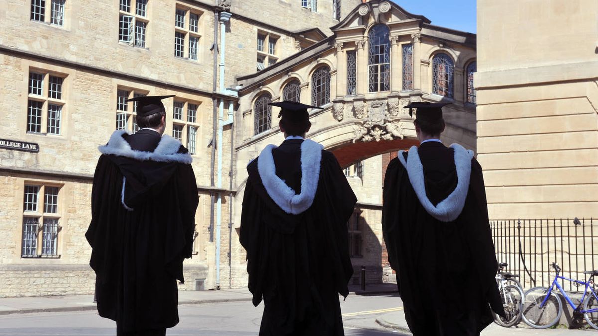 El gran lastre económico del universitario inglés: el título y deuda hasta la jubilación