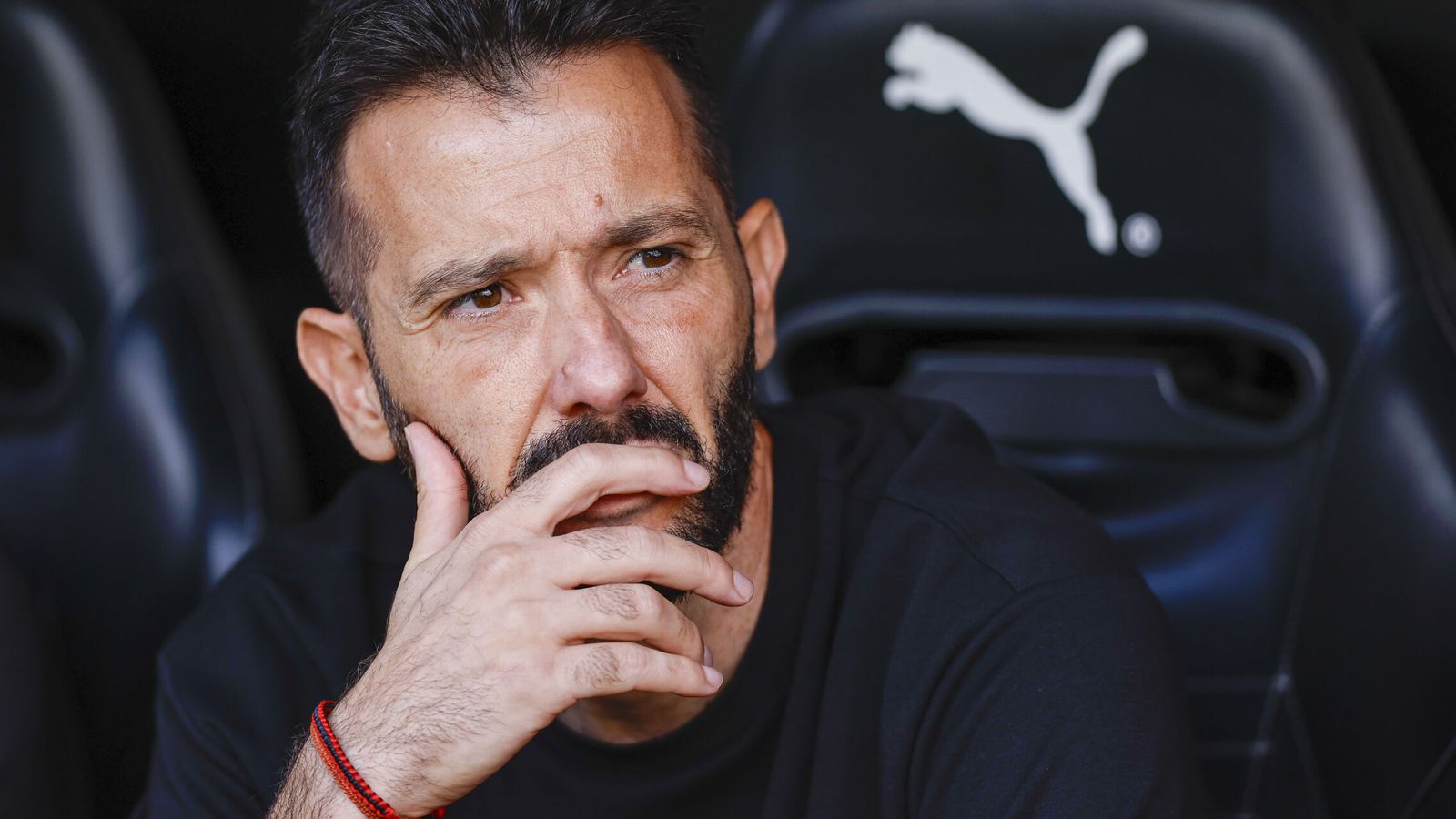 El Valencia descabeza su área deportiva y despide al entrenador Carlos Corberán y al CEO Ron Gourlay