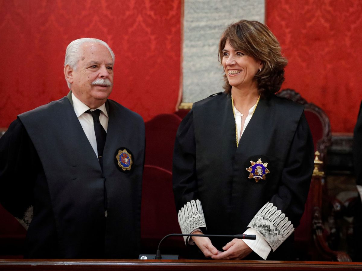 Foto: La fiscal general del Estado, Dolores Delgado (d), y el fiscal Luis Navajas Ramos. (EFE)