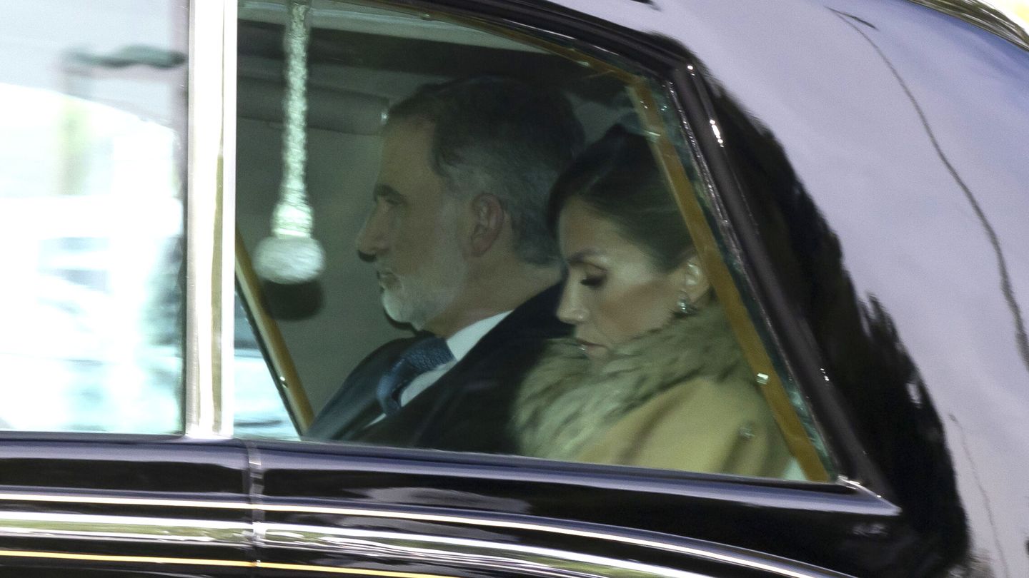 El rey Felipe y la reina Letizia a su llegada al Palacio de La Zarzuela. (Europa Press)