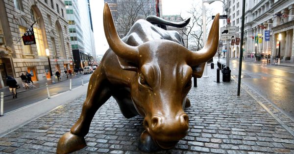 Foto: La estatua del toro en Wall Street (Nueva York) simboliza las etapas en las que los mercados están fuertes. (Reuters)