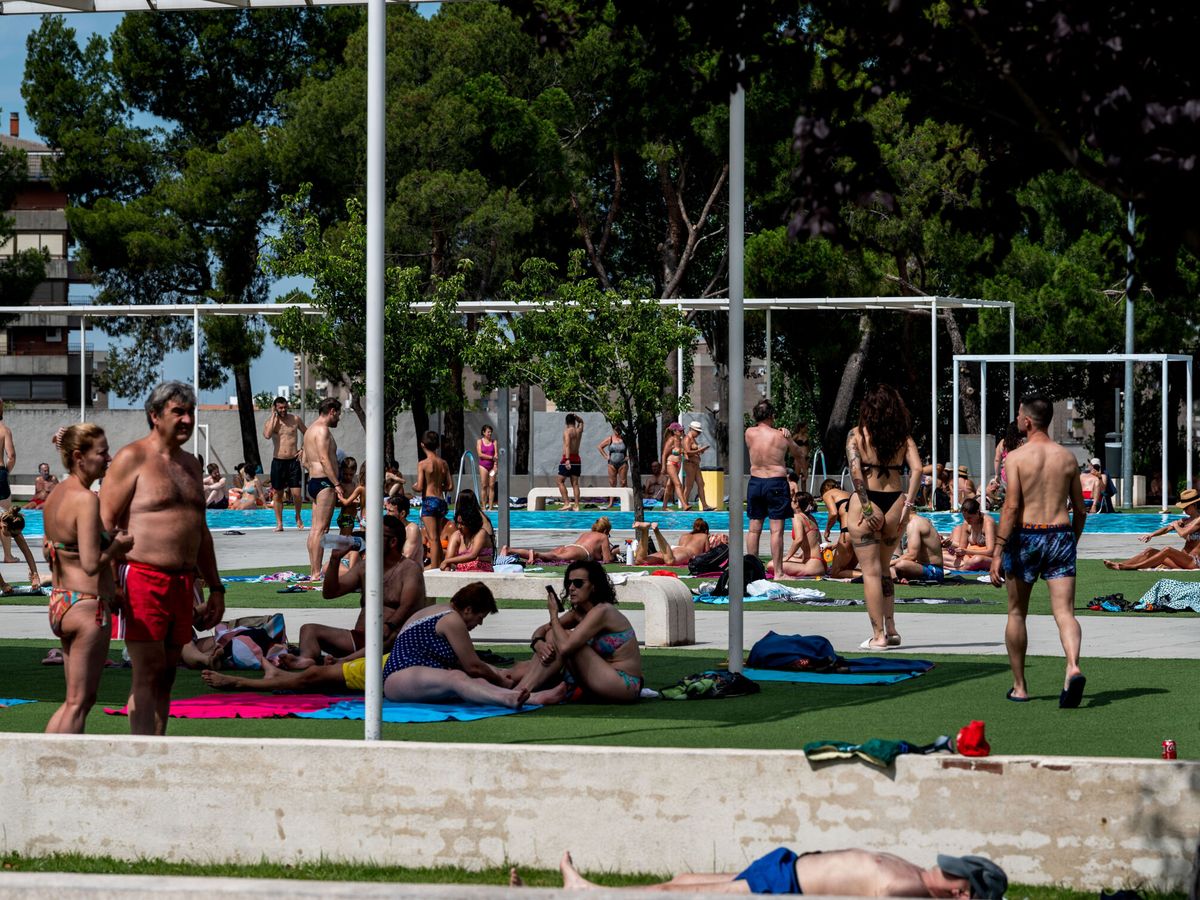 Foto: Las piscinas municipales de Madrid amplían horarios desde el 1 de agosto: cuál es el nuevo turno y precios (EFE/Fernando Villar)