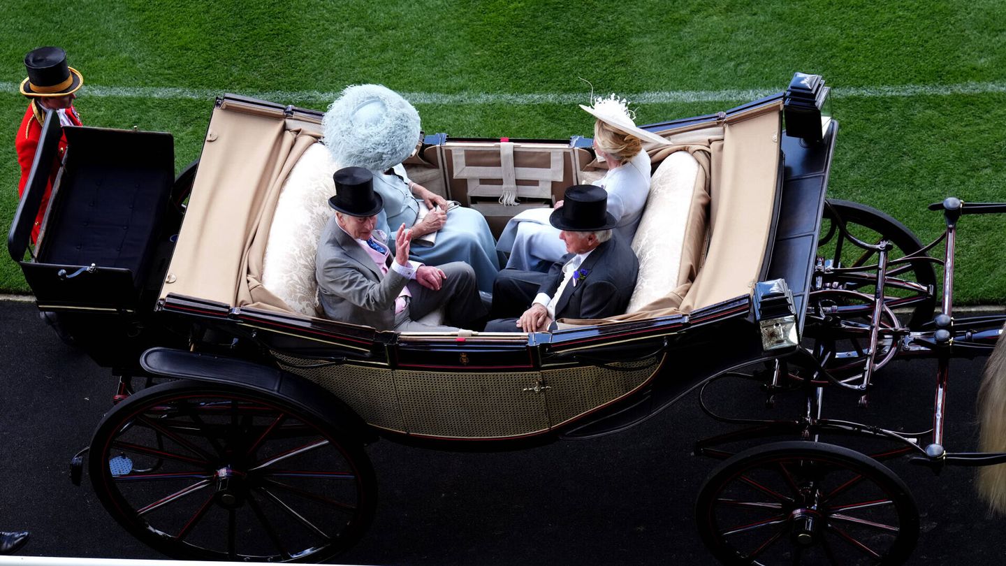 Los reyes llegando en carroza al Royal Ascot. (Gtres)